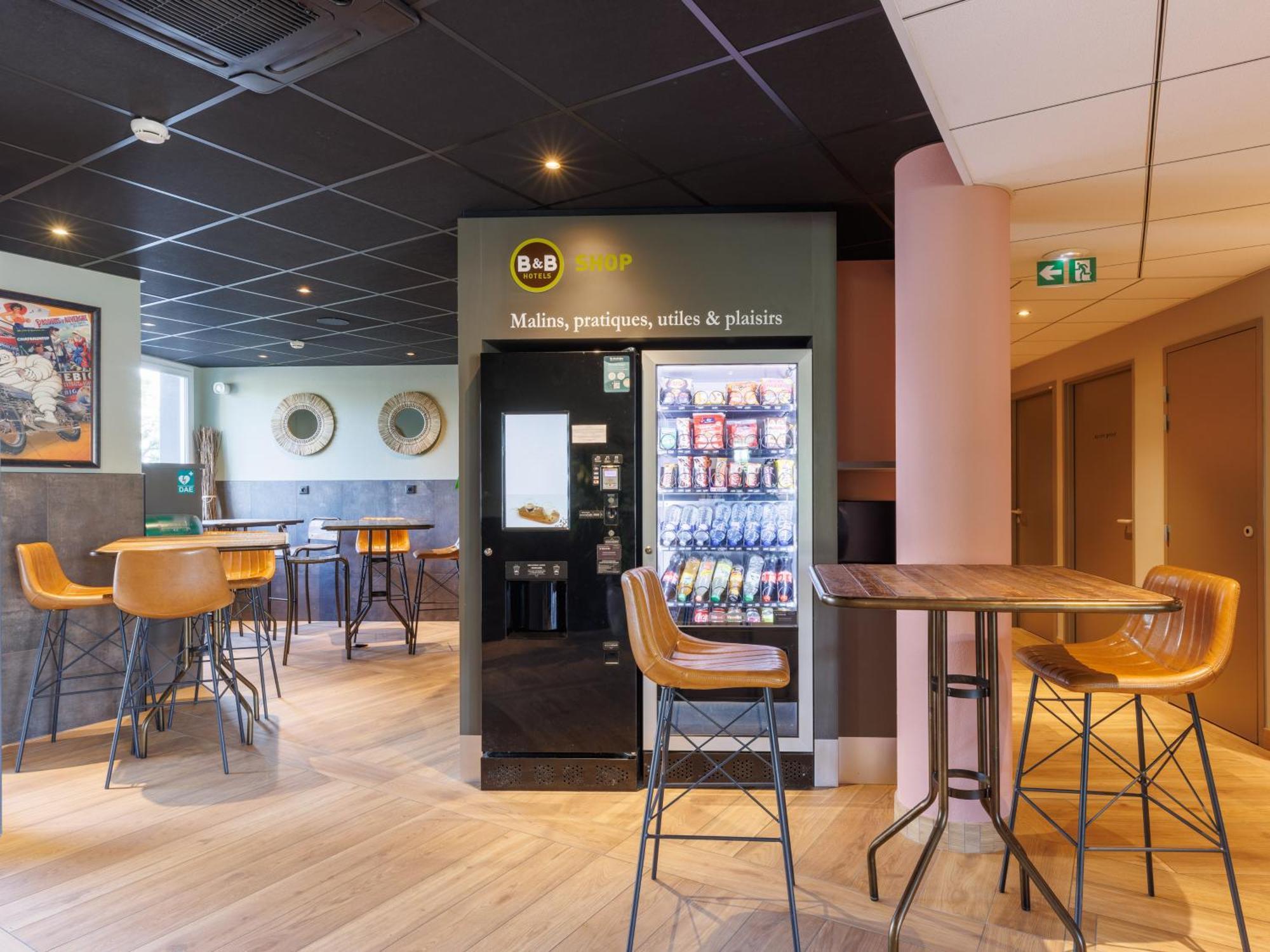B&B Hotel Clermont-Ferrand Nord Riom Eksteriør bilde