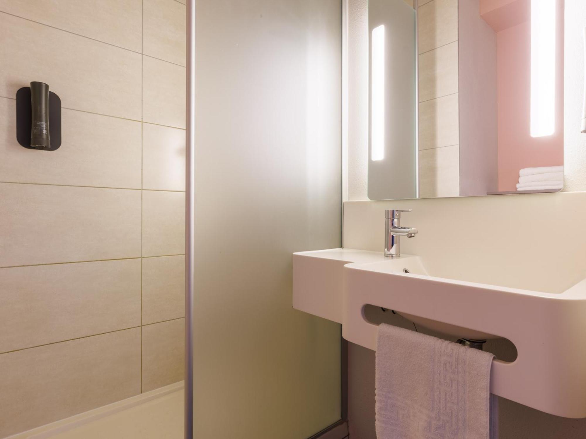 B&B Hotel Clermont-Ferrand Nord Riom Eksteriør bilde