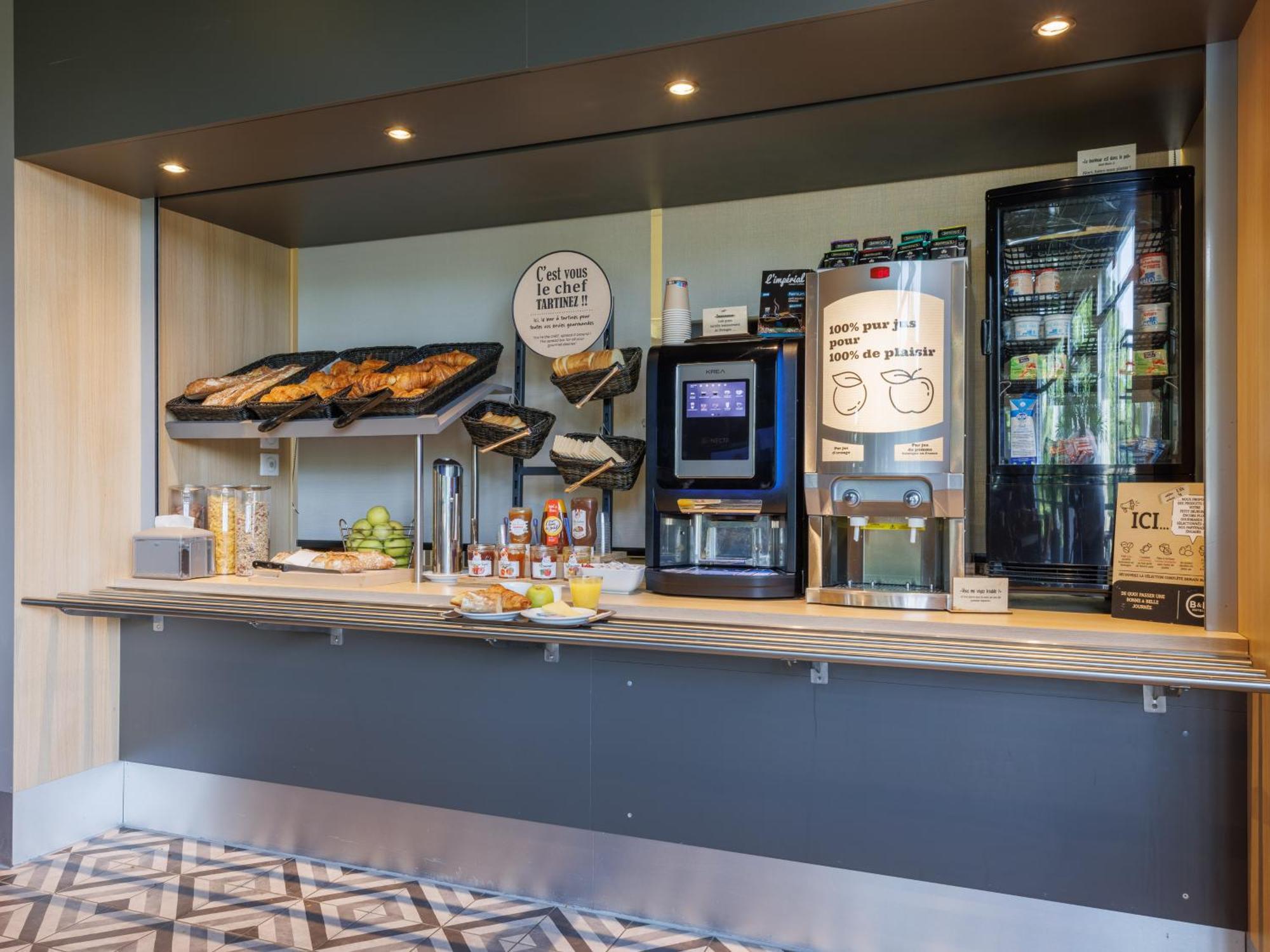 B&B Hotel Clermont-Ferrand Nord Riom Eksteriør bilde