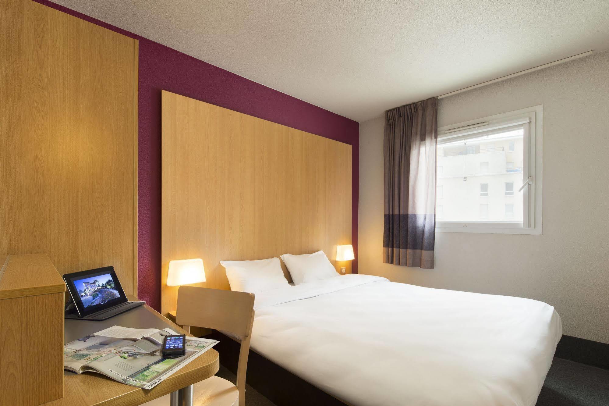 B&B Hotel Clermont-Ferrand Nord Riom Eksteriør bilde